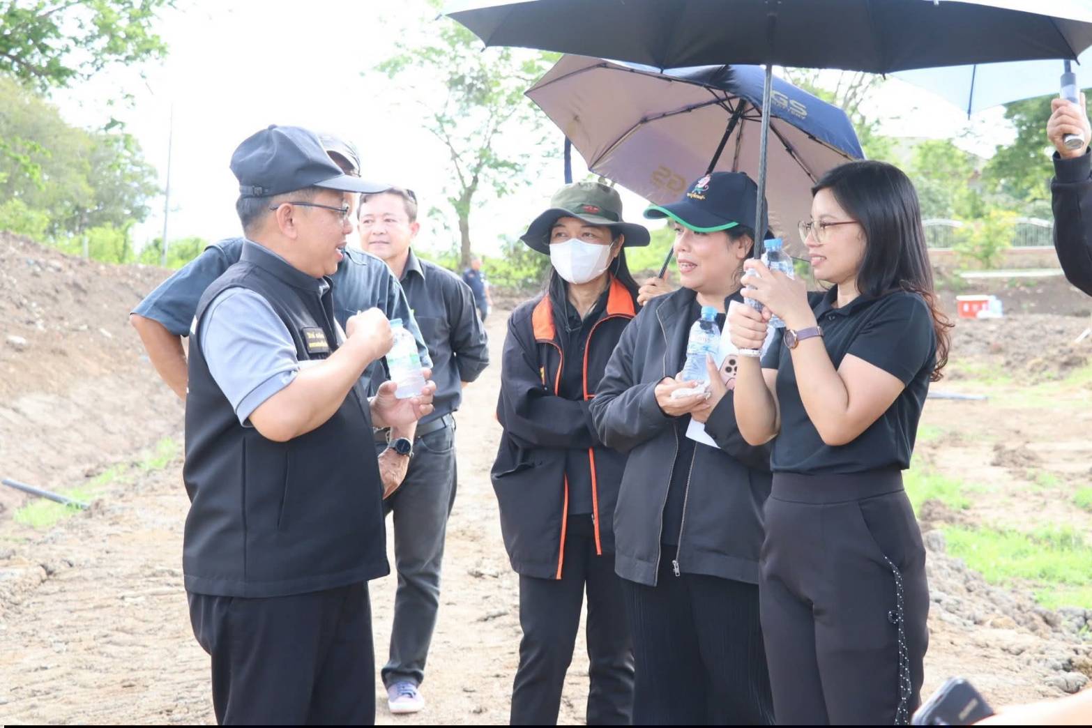 title - สำนักแผนงานและโครงการพิเศษ กระทรวงเกษตรและสหกรณ์ ร่วมกับผู้แทนหน่วยงานภายในสังกัดกระทรวงเกษตรและสหกรณ์ ประชุมติดตามความคืบหน้าและลงพื้นที่แปลงนาภายในศูนย์ส่งเสริมและพัฒนาอาชีพเสริมนอกภาคการเกษตร